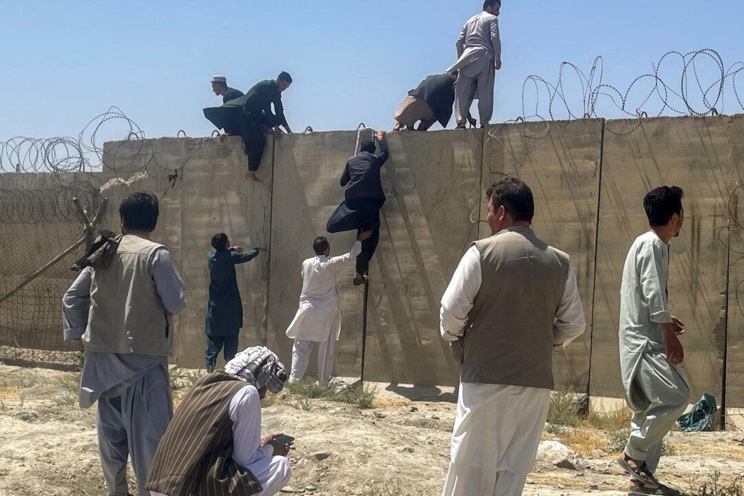 Merkel Says Germany May Need to Rescue 10,000 People From Afghanistan