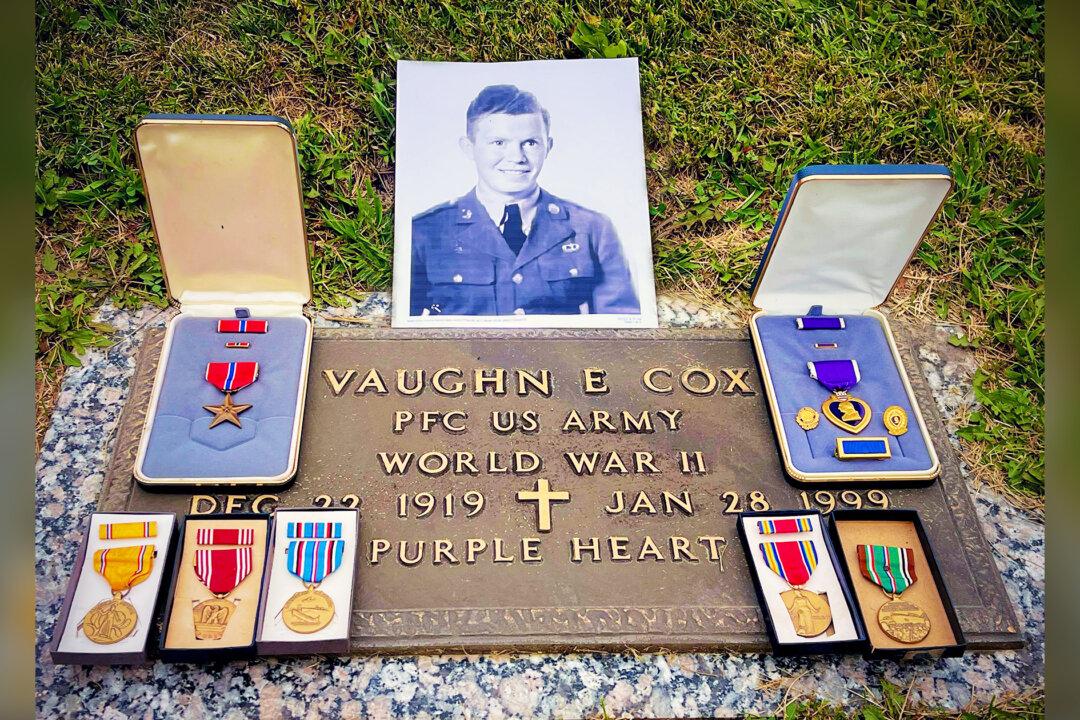 West Virginia Vet Finds Purple Heart Medal From WWII at Yard Sale, Tracks Down Owner, Returns It