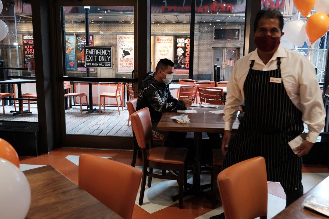 NYC Rules Will Allow Non-Vaccinated Pick Up Takeout Food, Eating Outdoors