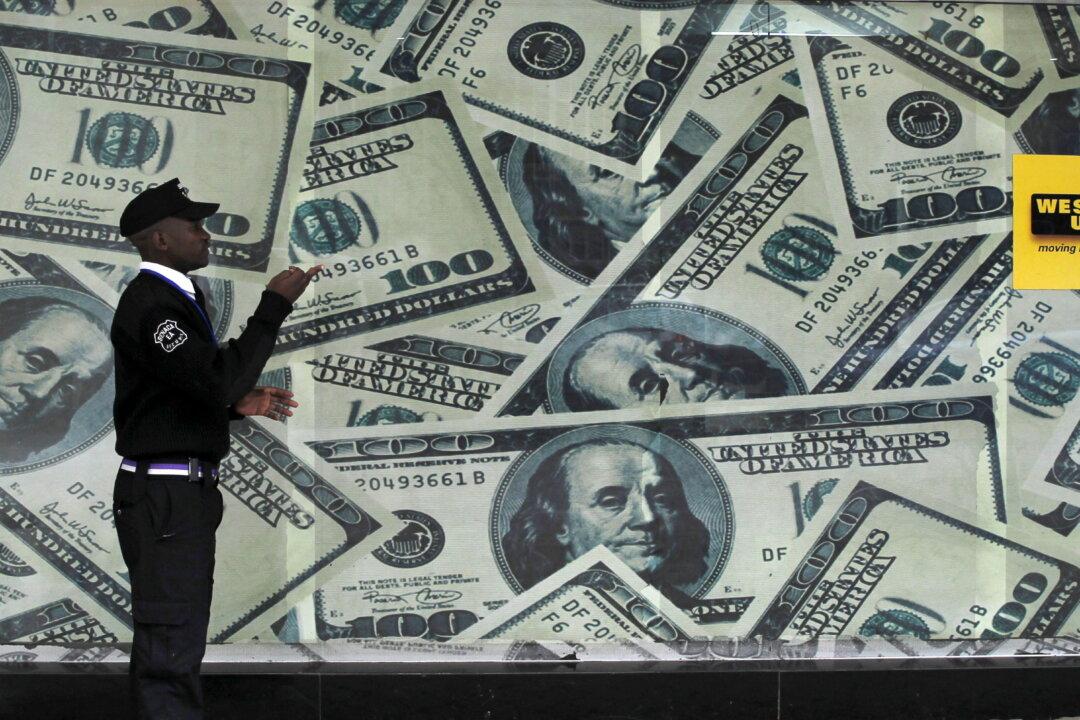 US Dollar, Yen Gain After Weak China Data, Amid Unrest in Afghanistan