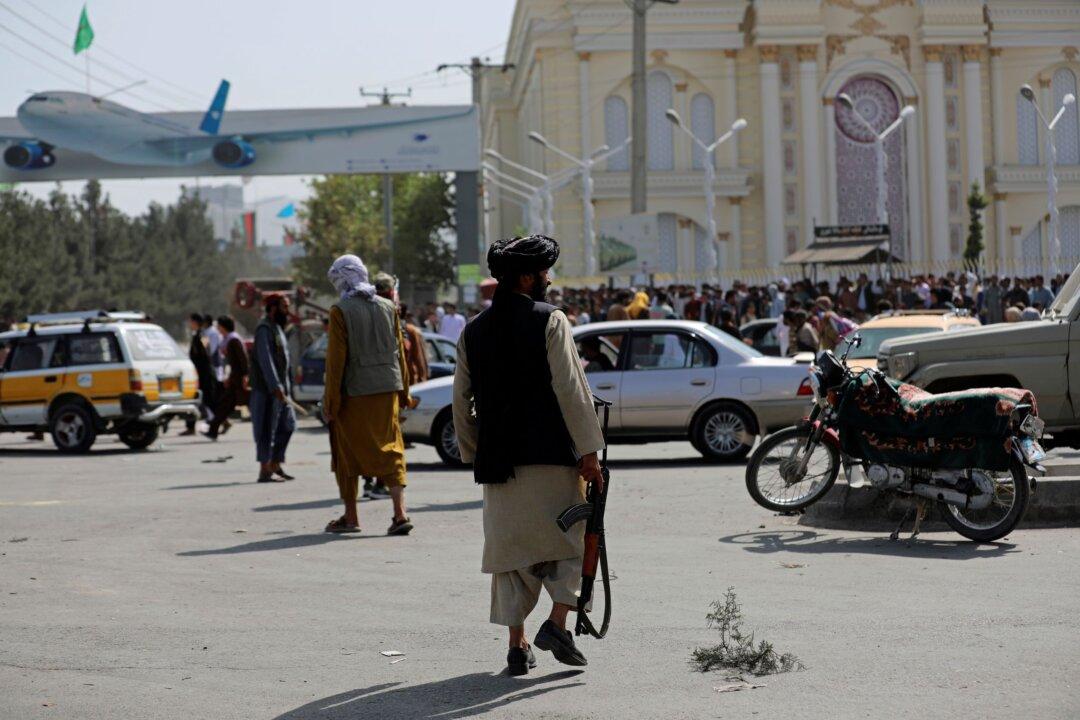 Taliban Announces Amnesty, Says Women Can Work and Go to University