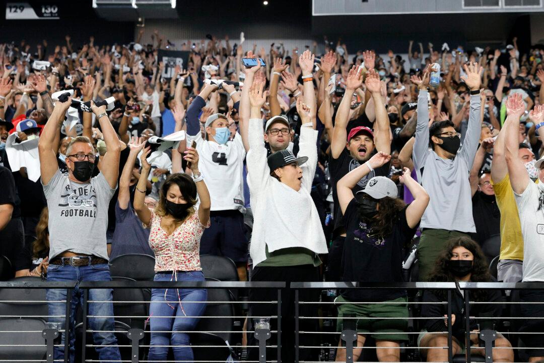 NFL’s Raiders Will Require Fans to Show Vaccination Proof or Get Jab at Entrance