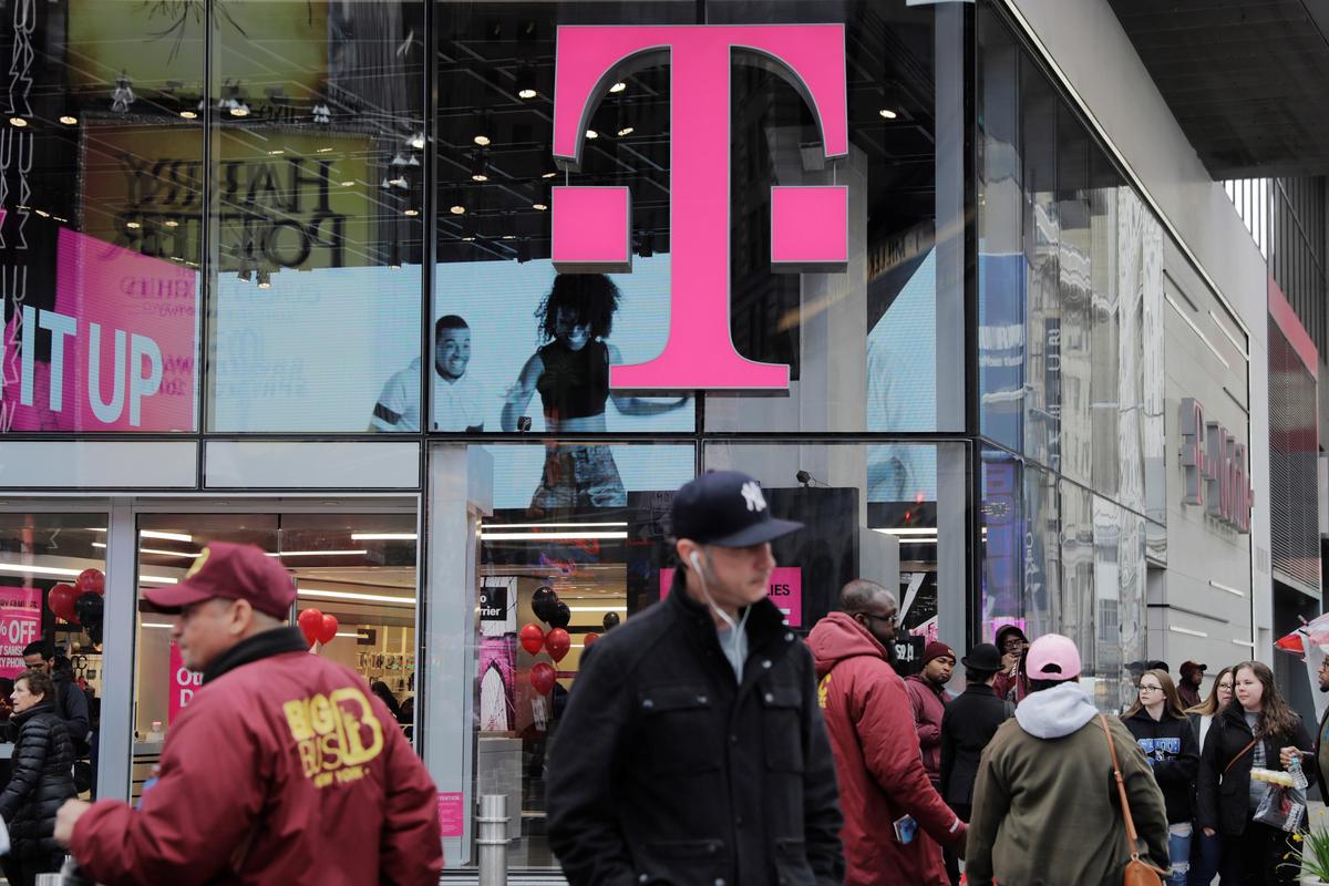 Analysts Continue to See Sharp Upside in T-Mobile US Post Q4