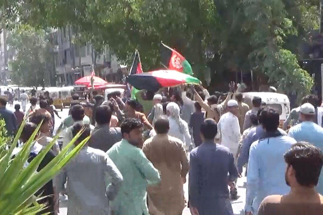 Afghan Protests Spread to Kabul in Early Challenge to Taliban