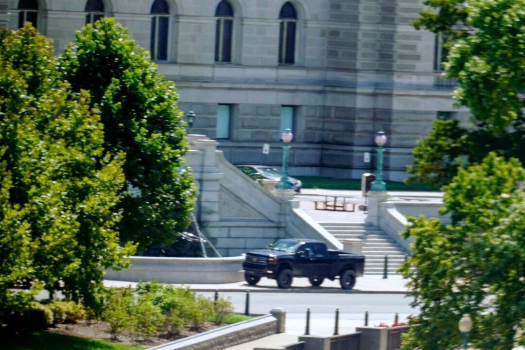Suspect Arrested, No Bomb Found After ‘Active Bomb Threat’ Near Library of Congress