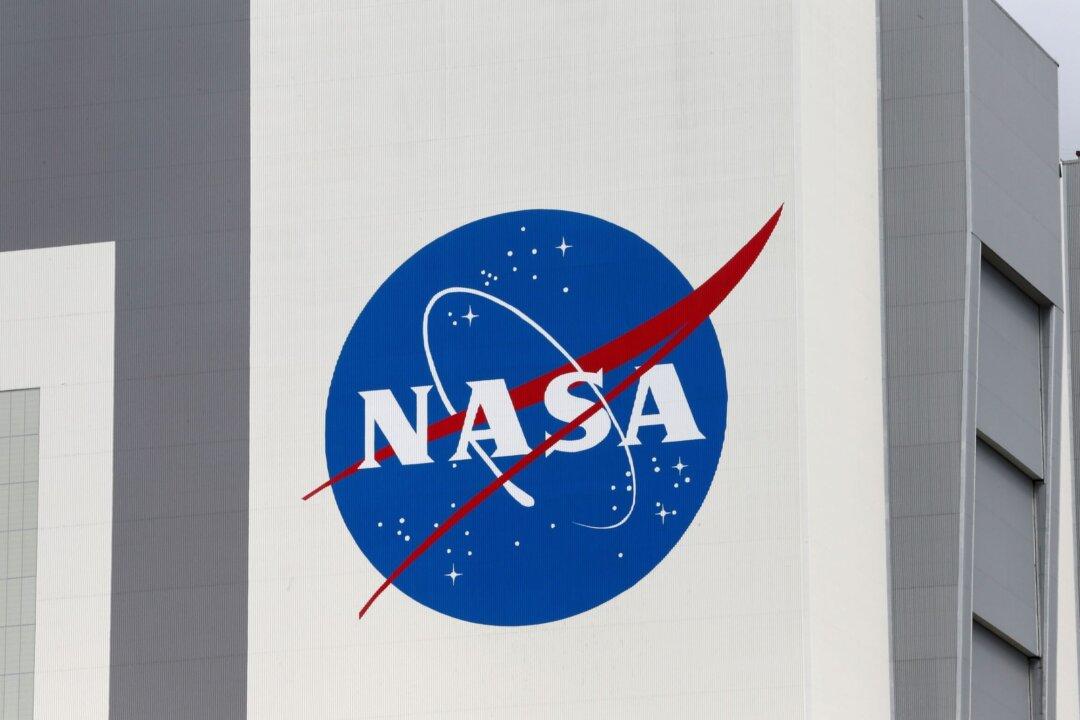 NASA Halts SpaceX Work on Lunar Lander After Blue Origin Suit