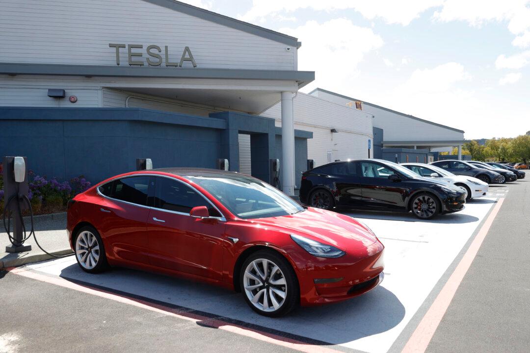 Musk’s ‘AI Day’ Confronts Tough Questions About Tesla’s Technology