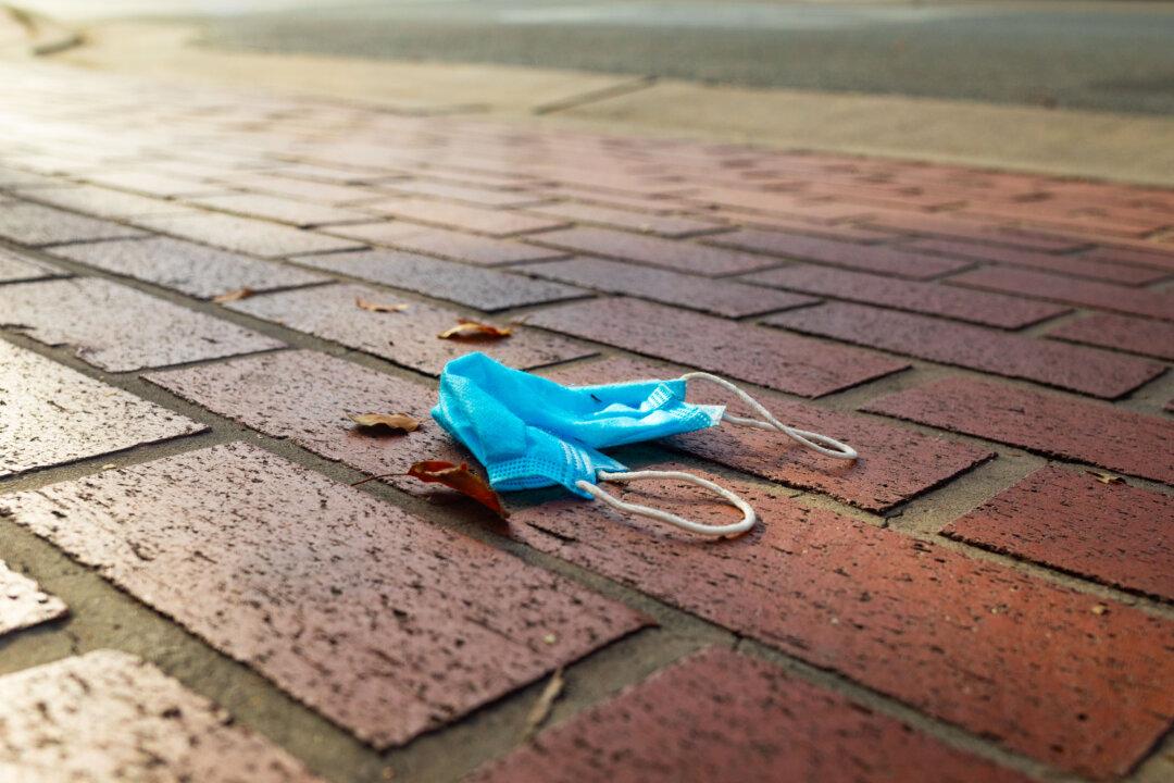 Pennsylvania Civics Teacher Removes Mask, Loses Job