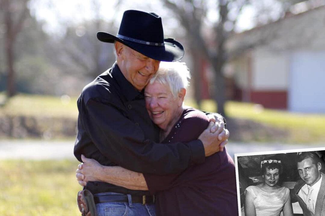 Teen Couple Who Met in the ‘50s Get First Photoshoot After 60 Years of Marriage
