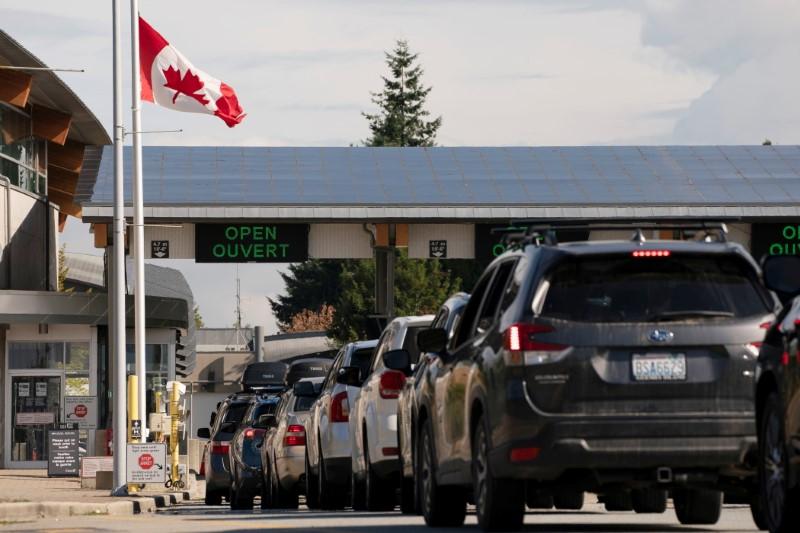 US Extends Closure of Canada and Mexico Land Borders