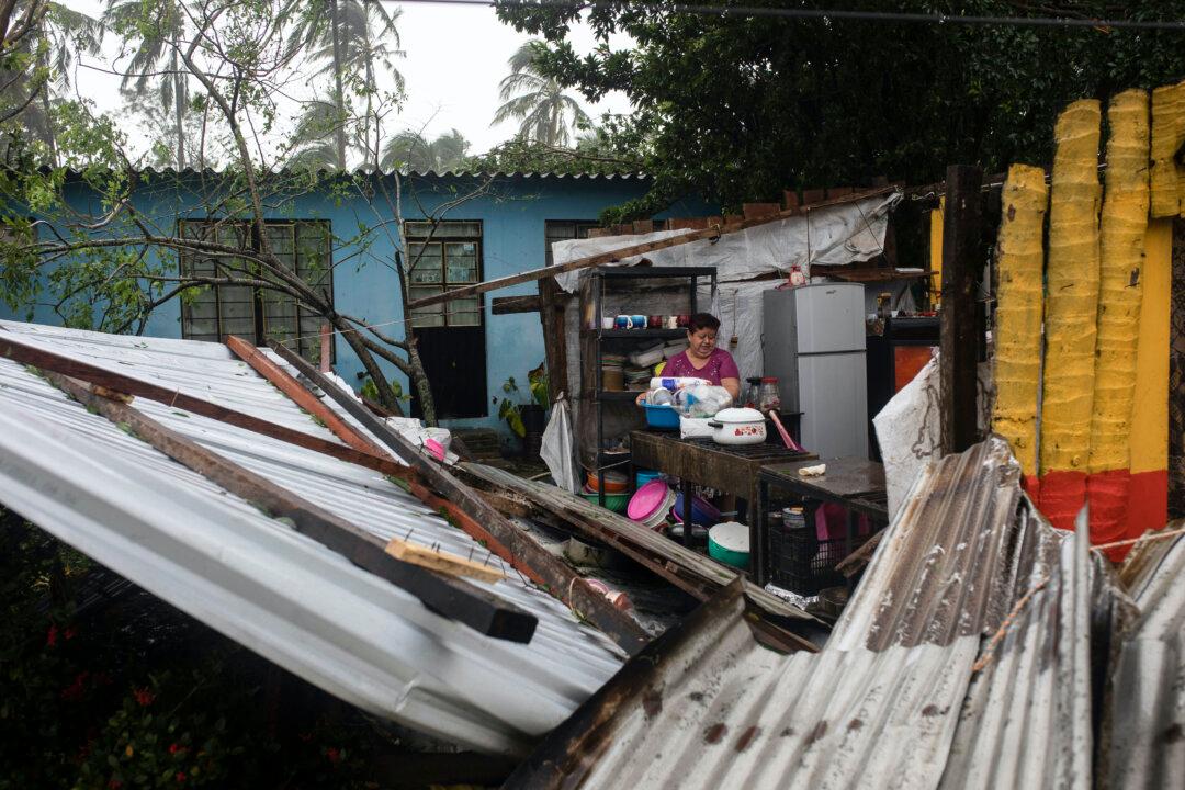 Hurricane Grace Hits Mexico’s Gulf Coast, 8 Dead