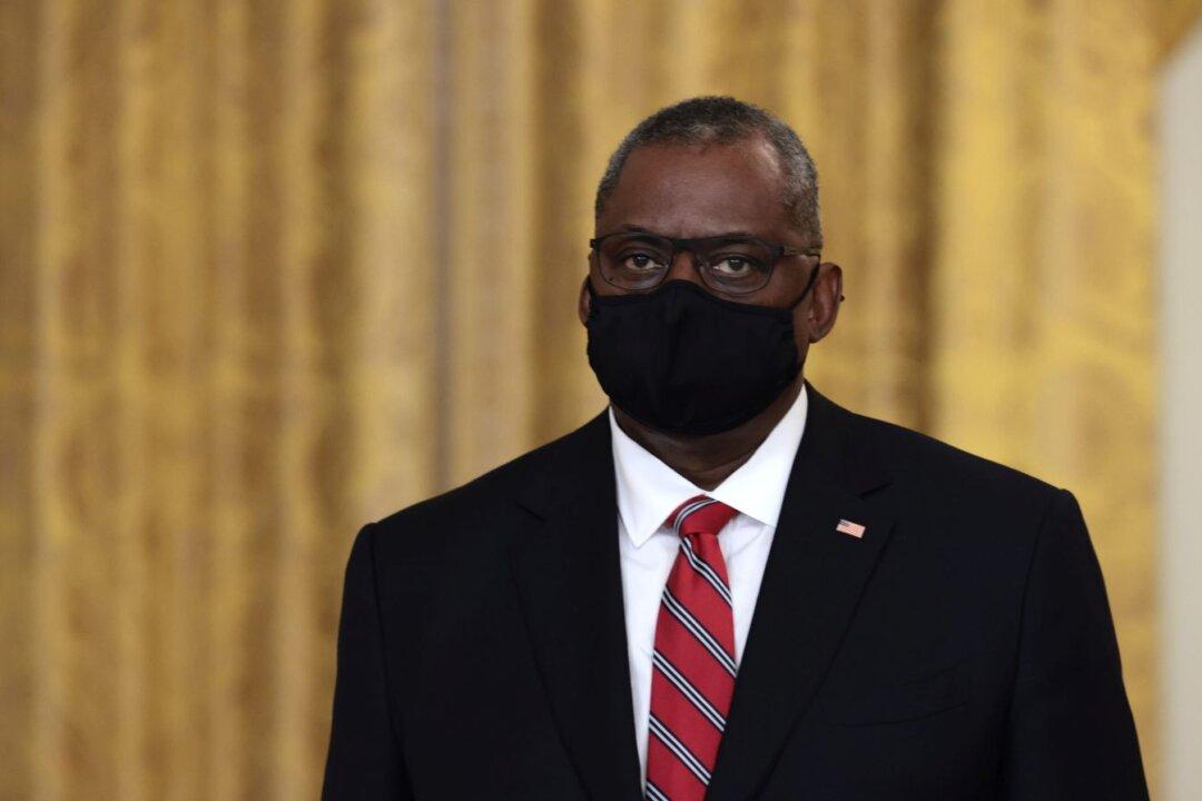 Defense Secretary Orders US Troops to Quickly Get Vaccinated Against COVID-19