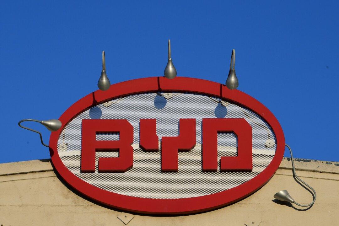 Beijing Halts Over 40 IPOs Amid Probe into Broker, Law Firm