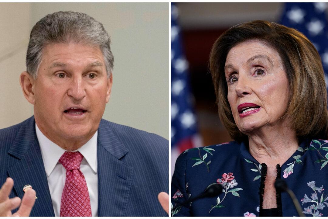Manchin, Pelosi Clash on Plan for Legislation After House Recess