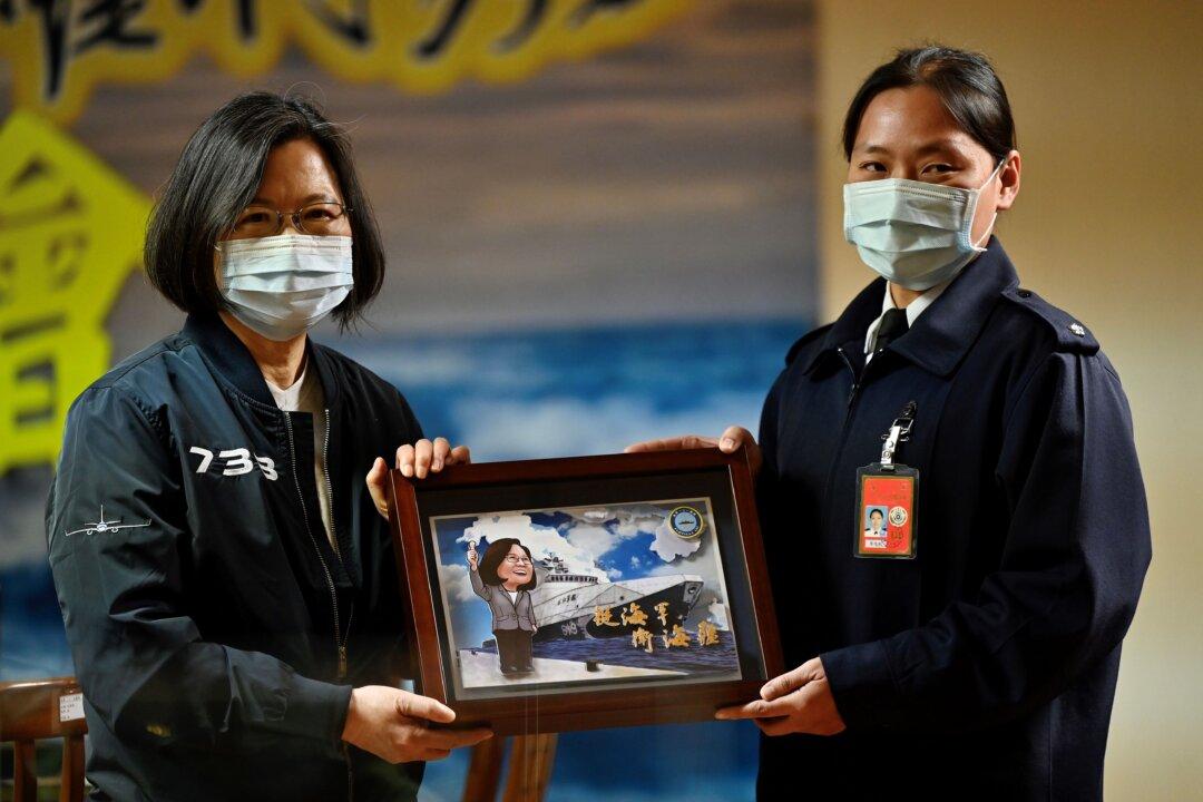 President Tsai First Taiwanese to Get Locally-Made Vaccine