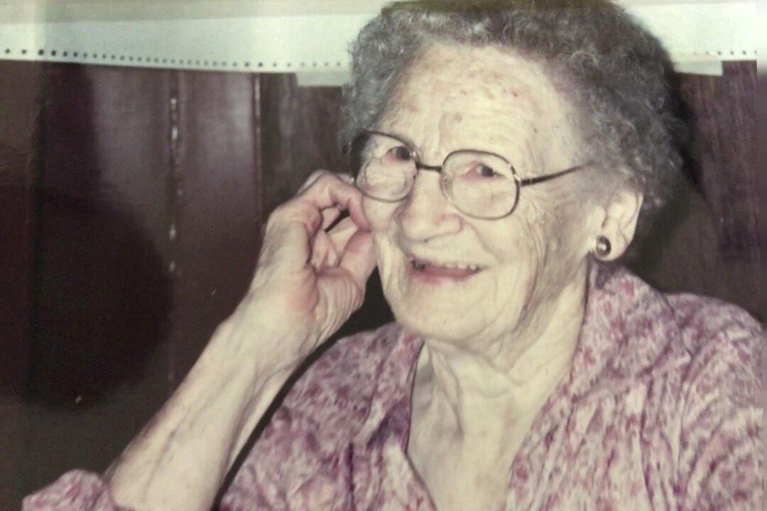 The Family Table: A Grandmother’s Legacy of Love, Home Cooking, and Coffee Cake Mornings