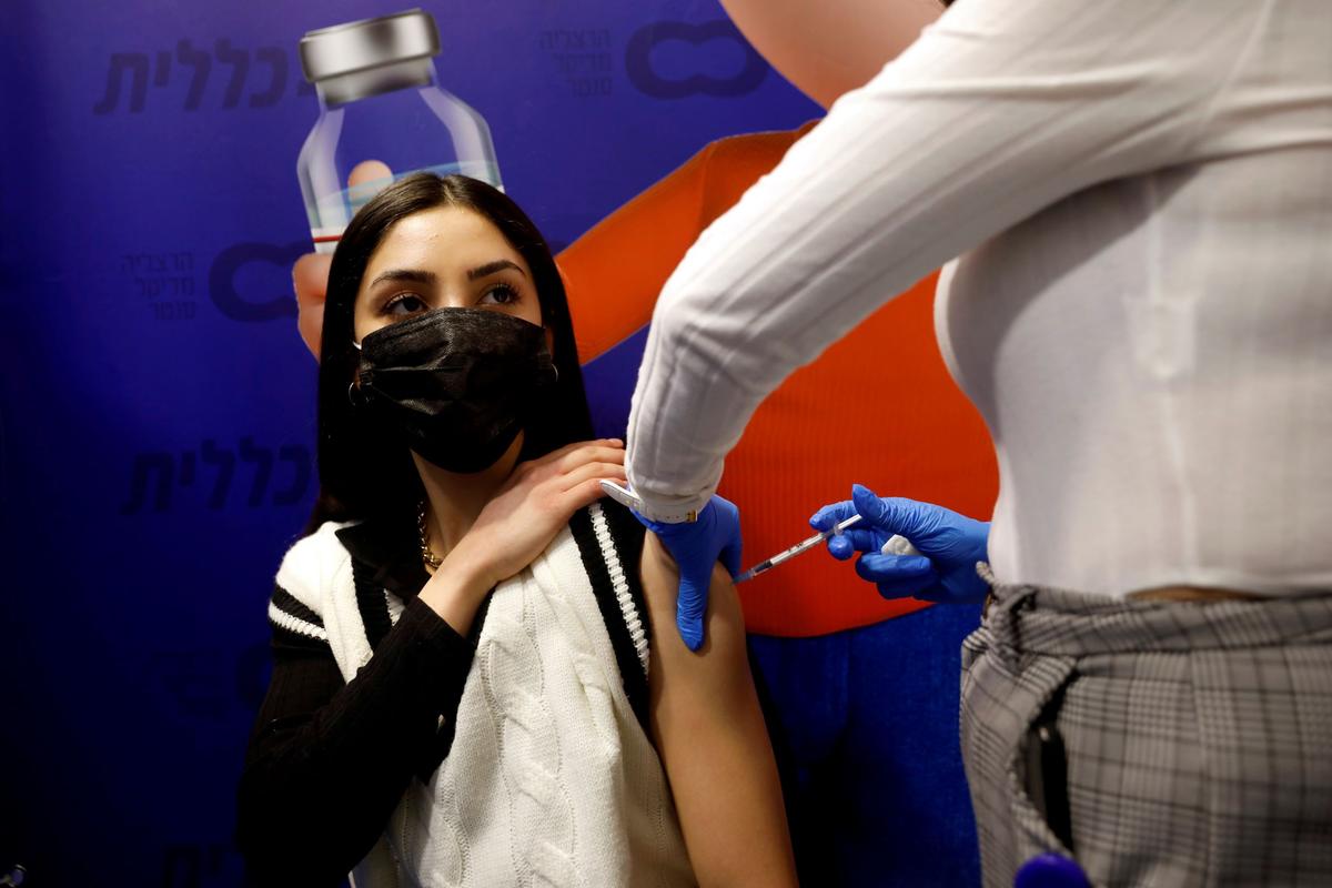 Israel Lowers Age of Eligibility for COVID-19 Vaccine Booster to 30: Health Ministry