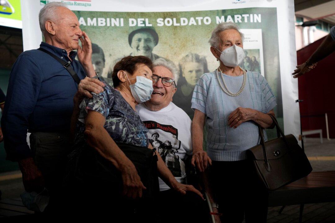 US WWII Veteran Reunites With Italians He Saved as Children