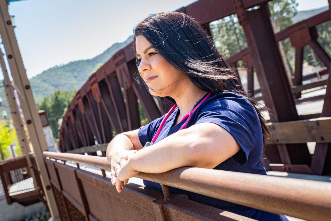 Orange County Health Care Worker Shares Fears Over Vaccine Mandates