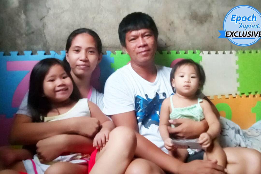 Struggling Woman Shares Donation She Receives From a Stranger With Another Family in Need