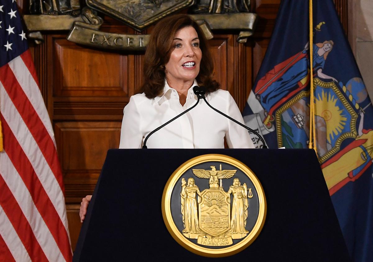 Foreigners May Replace Unvaccinated Health Care Workers in New York State: Governor