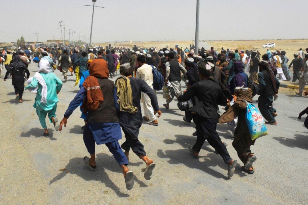 500,000 Afghans Likely to Seek Refuge in Other Countries, UN Warns