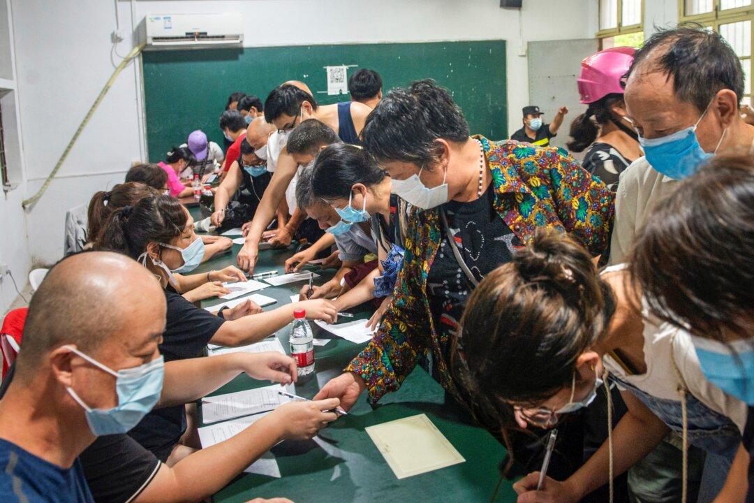 Chinese Official Sets 1.1 Billion Vaccination Target by October to ‘Win People’s War’