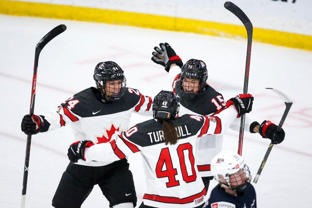 Canada Beats US 5–1 in Women’s World Hockey Championship