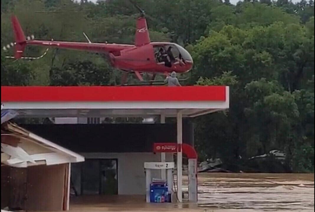 Alone in the Sky, Pilot and Fiancee Save 17 in Tennessee Flood