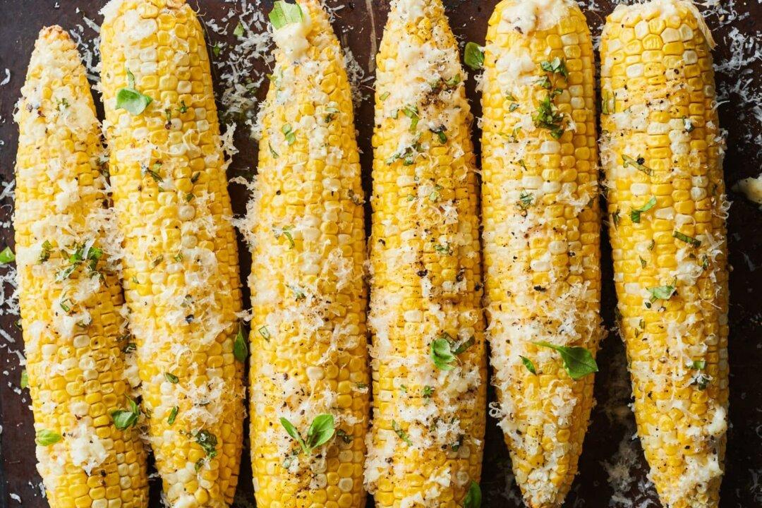 You Need This Cheesy Garlic Butter Corn Before Summer Ends