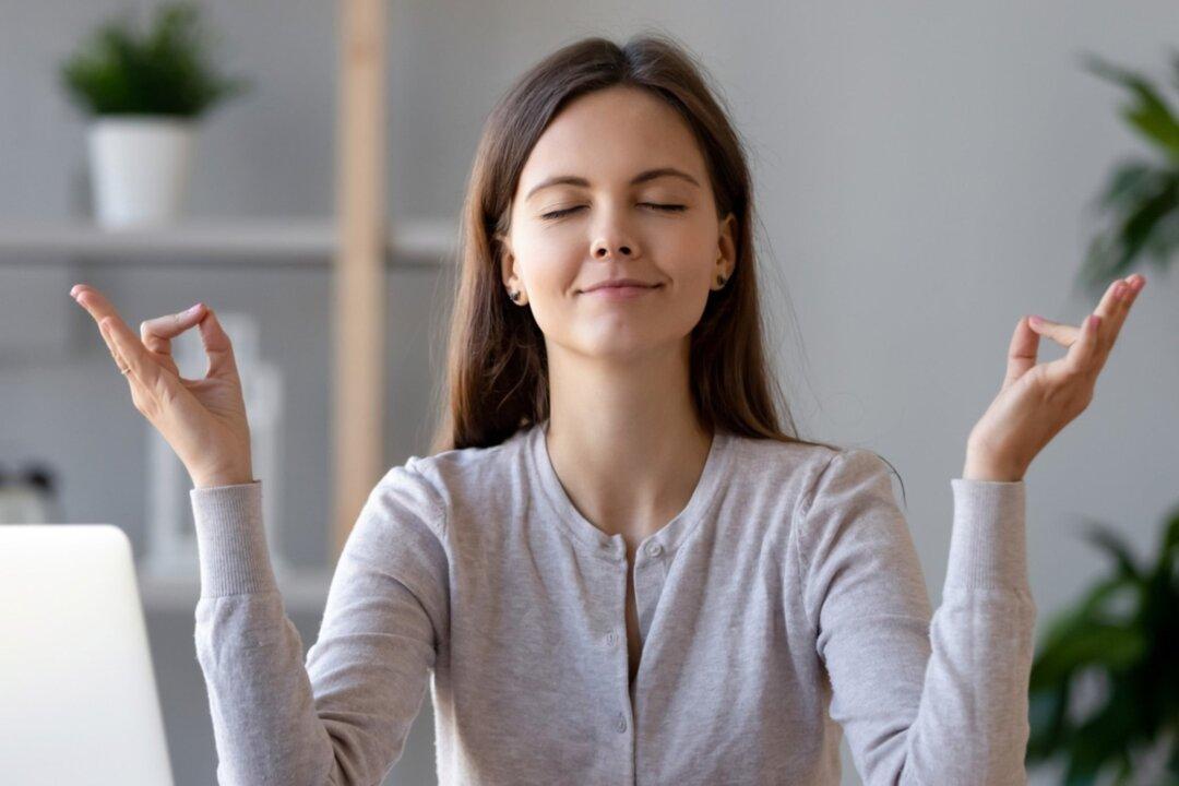 Stretches, Breaths and Food to Get Fit (Even If You Sit Most of the Day)