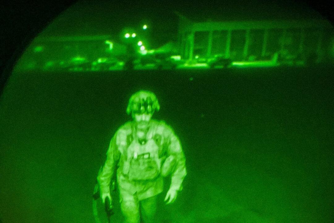 Pentagon Posts Photo of Last Soldier Leaving Afghanistan