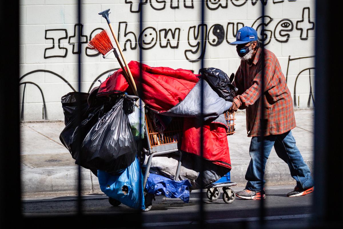 Los Angeles City Council Considers Developing Facilities for Homeless to Store Belongings