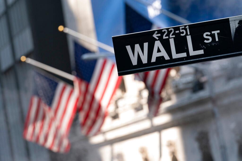Jobless Claims Fall to New Pandemic-Era Low; Market Reaction Mixed