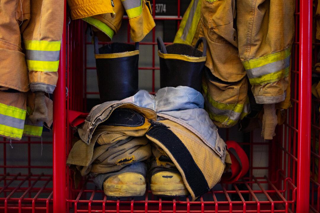 Firefighter Dies Battling Blaze in Rancho Palos Verdes