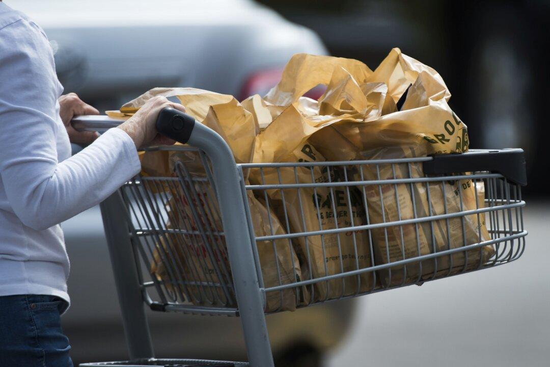 Alberta Premier Says Calgary Should Reconsider Single-Use Items Bylaws