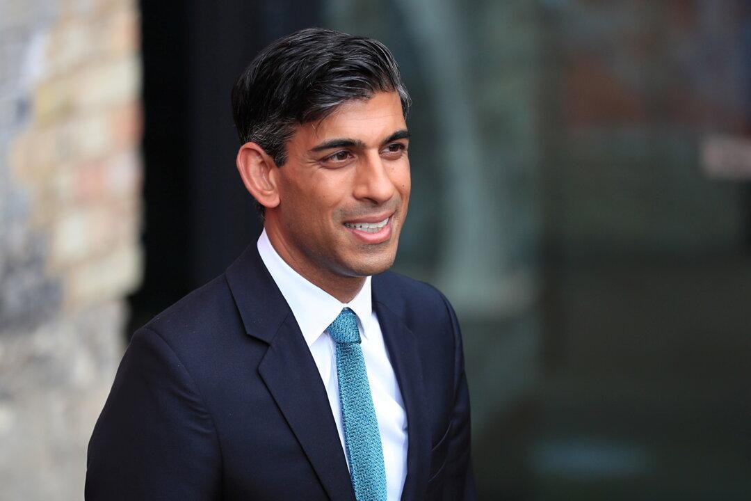 UK Chancellor ‘Confident’ Shops Will Have ‘Good Amount of Christmas Presents’