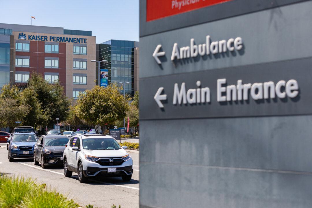 Kaiser Permanente Puts 2,200 Unvaccinated Employees on Unpaid Leave Nationwide