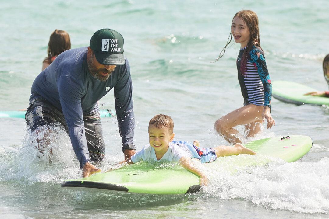 Florida Couple Teaches Homeschooled Kids Science at Skatepark and While Surfing at the Beach