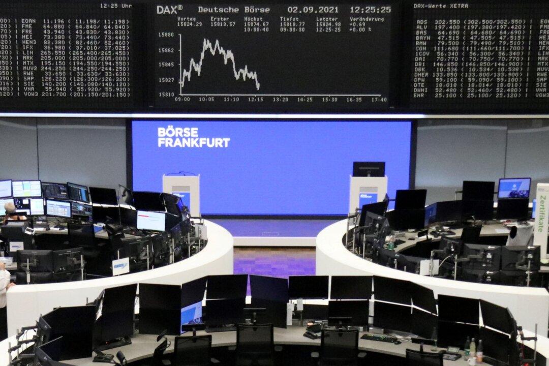 European Stocks Slip Ahead of PMI, US Jobs Data