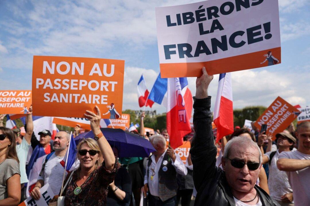 ‘I Will Not Submit’: 140,000 French Citizens Protest Against Vaccine Passport