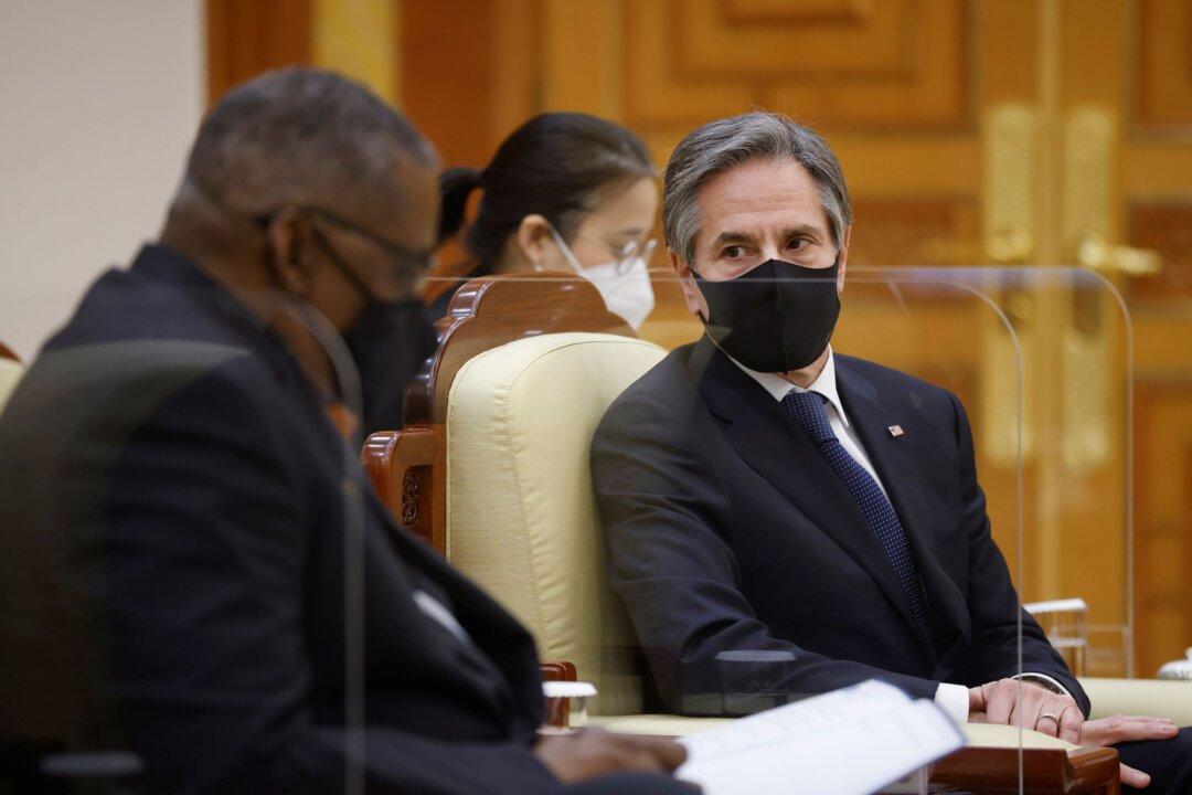 Blinken and Austin to Visit Gulf to Address Postwar Stresses