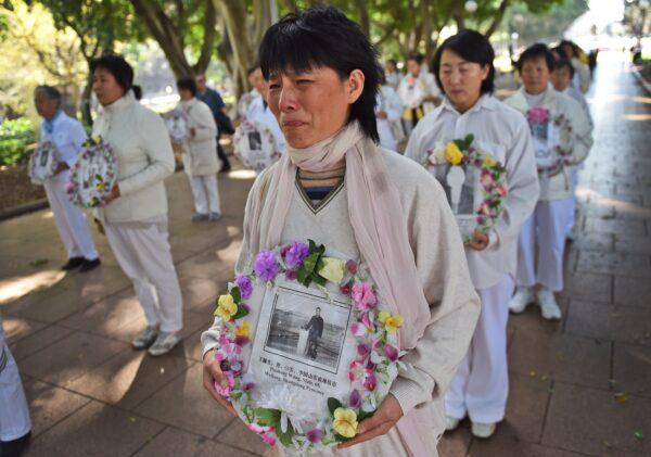 To show their support for the global lawsuits filed against China's former leader Jiang Zemin, Falun Gong practitioners march in Sydney on Sept. 4, 2015. (William West/AFP via Getty Images)