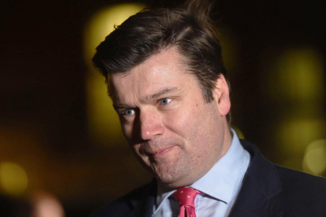 UK Minister Apologises Over Afghan Veteran Suicide Blunder