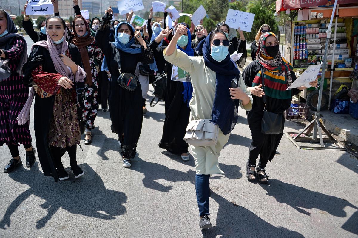 Taliban Uses Gunfire to Disperse Protest, Detains Journalists