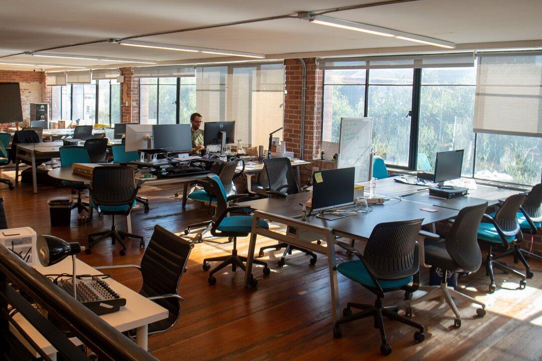 Remote Workers’ Comfort Returning to the Office Drops to Lowest Level Since February: Poll