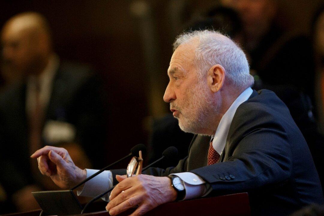 Senior Democratic Economist Stiglitz Says Fed’s Powell Should Go