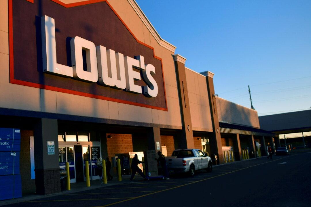 Lowe’s Says Inventory in Better Position in Months Amid Supply-Chain Snafu
