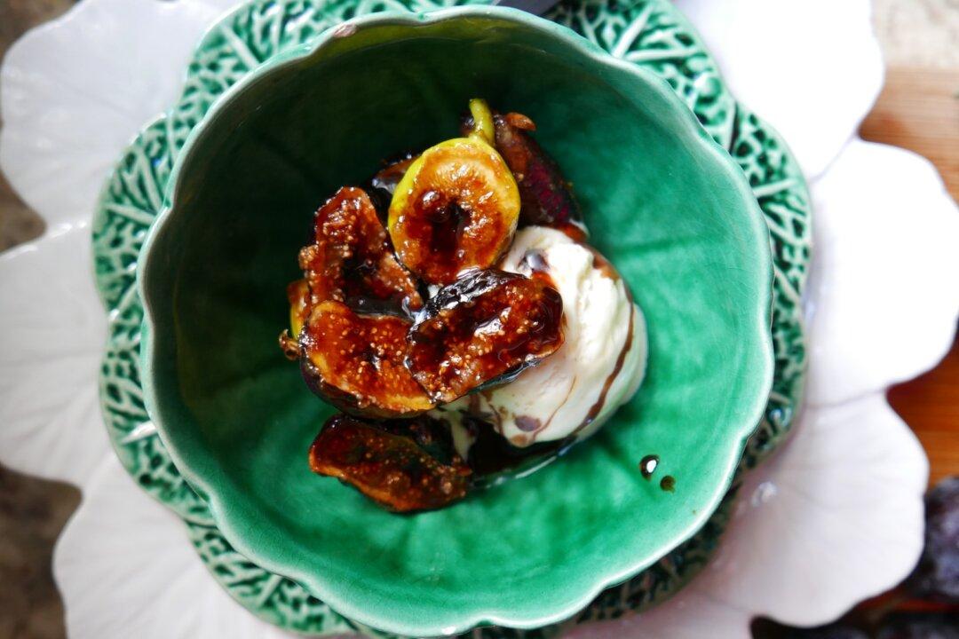 Caramelized Figs With Vanilla Ice Cream