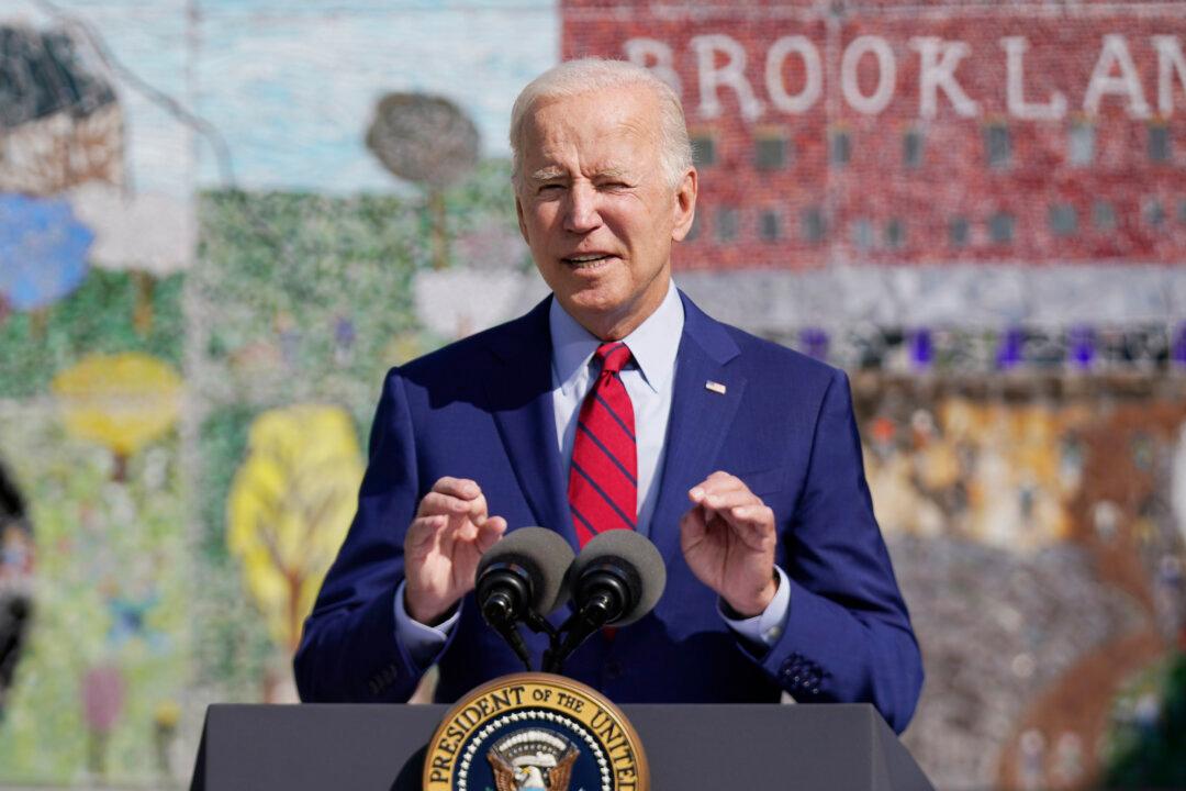 Arizona AG Sues Biden Administration Over COVID-19 Vaccine Mandate